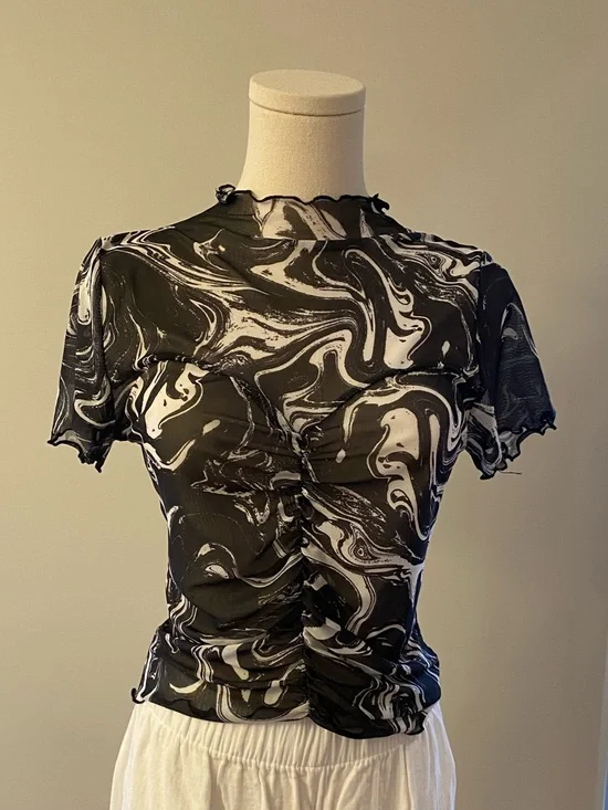 Caution To The Wind Black & White Swirl Short Sleeve Top - Picture 2 of 7